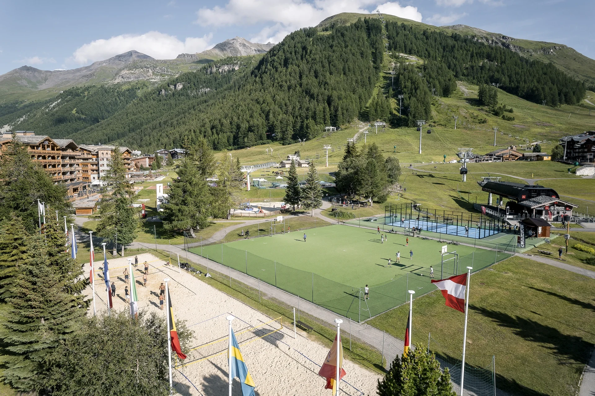 vue aerienne du parc des sports du centre 1920x1279